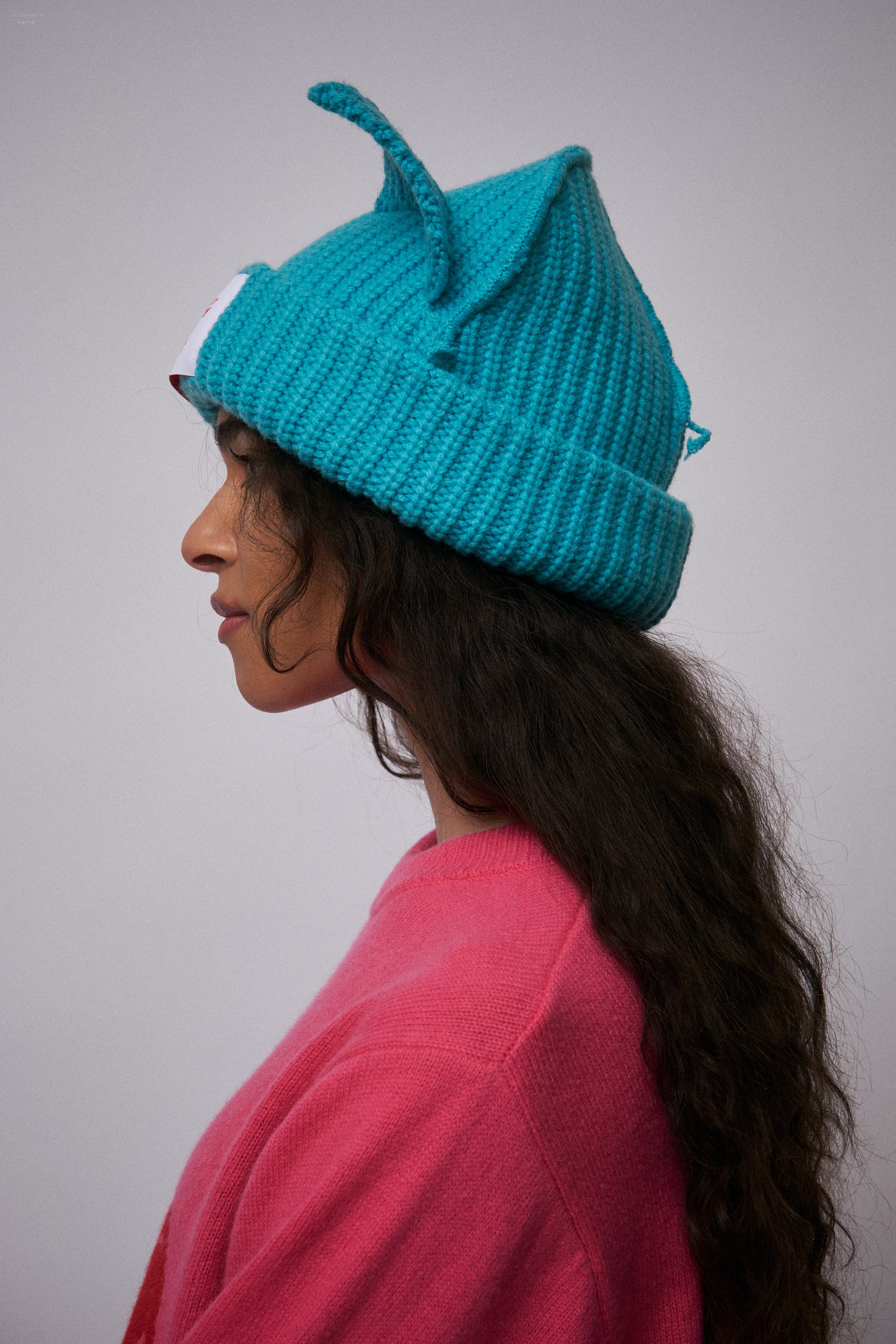 CHUNKY EARS BEANIE EXCLUSIVE in BLUE RED - Image 3
