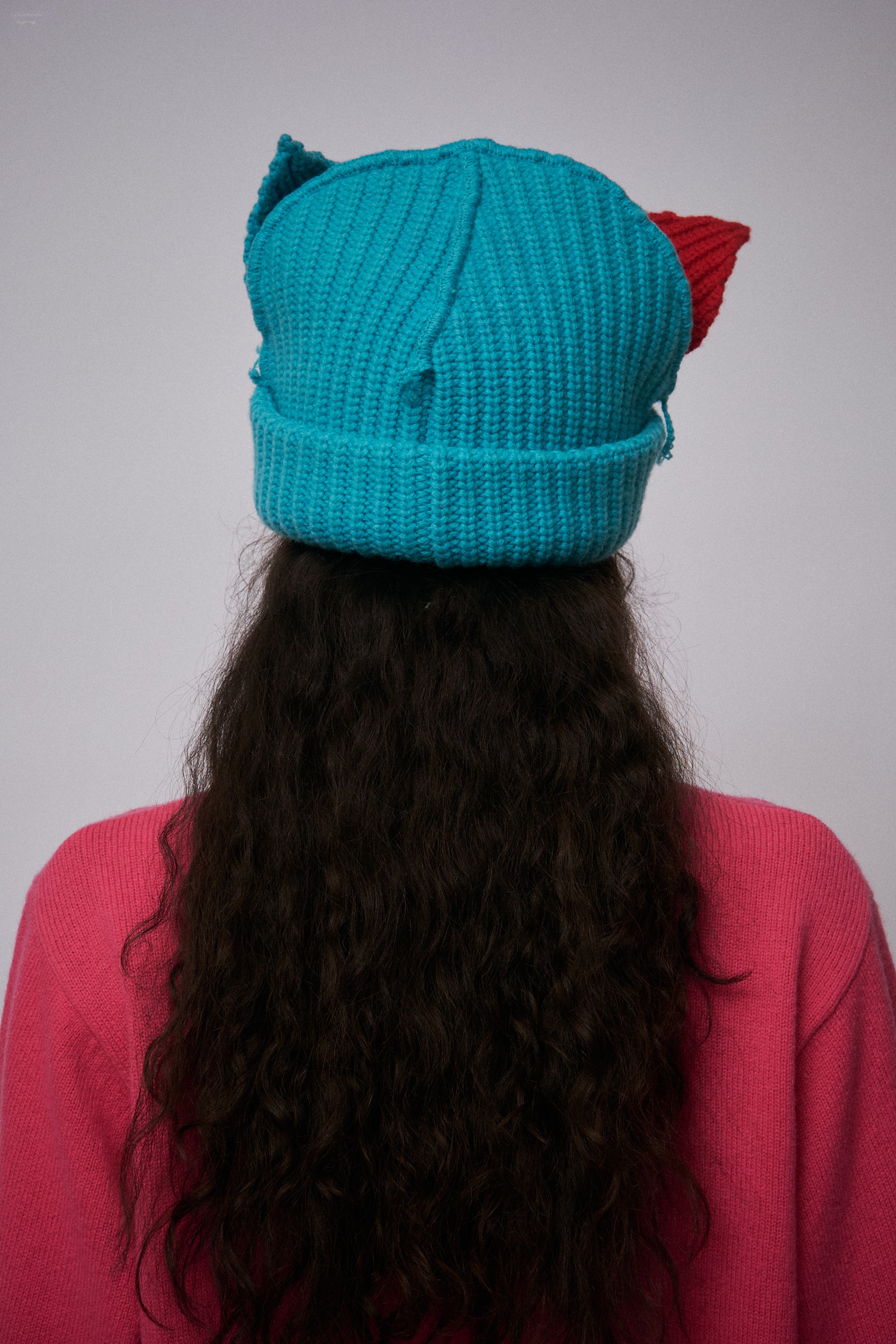 CHUNKY EARS BEANIE EXCLUSIVE in BLUE RED - Image 4