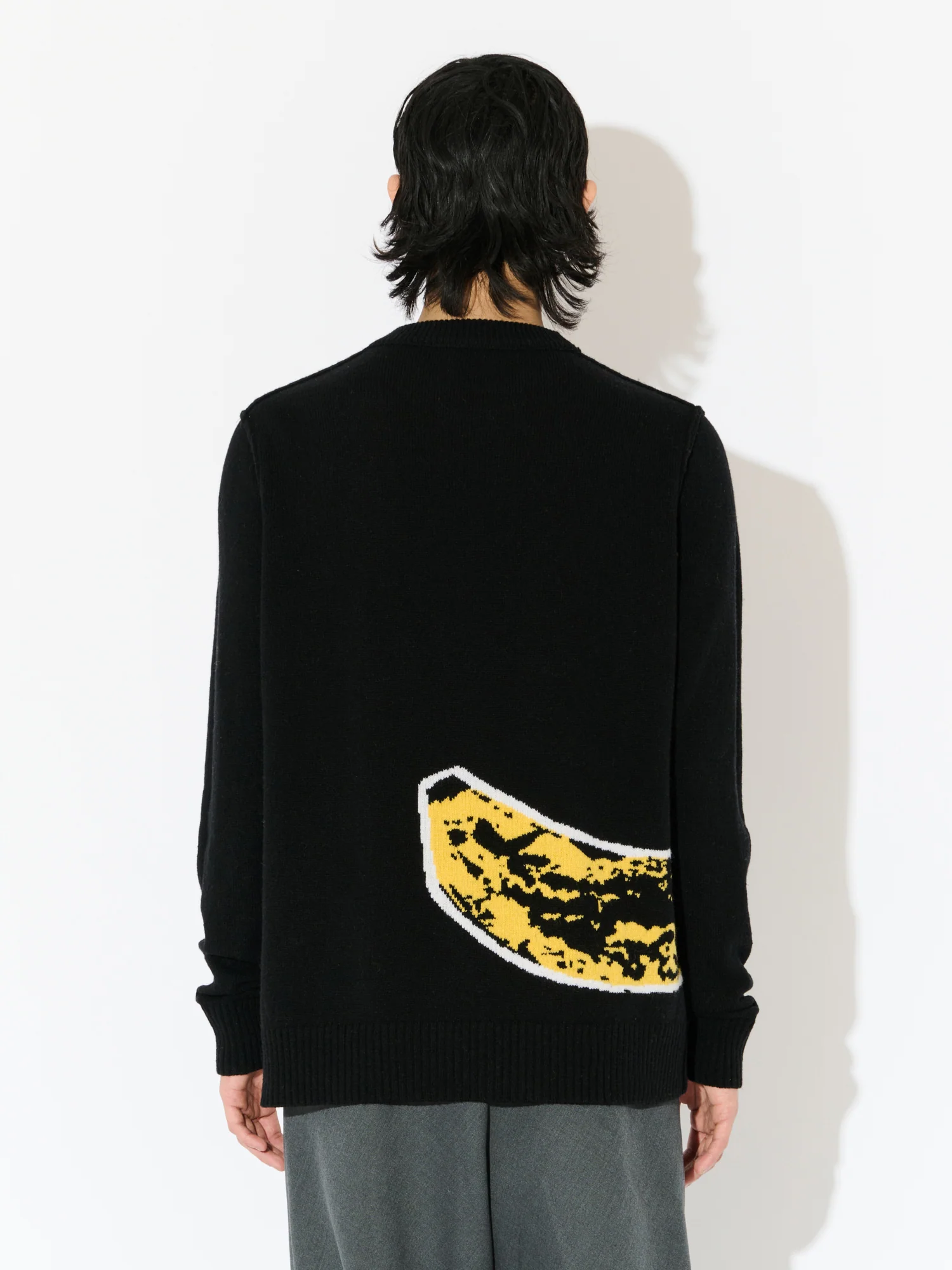 GRAPHIC JUMPER in BLACK YELLOW - Image 2