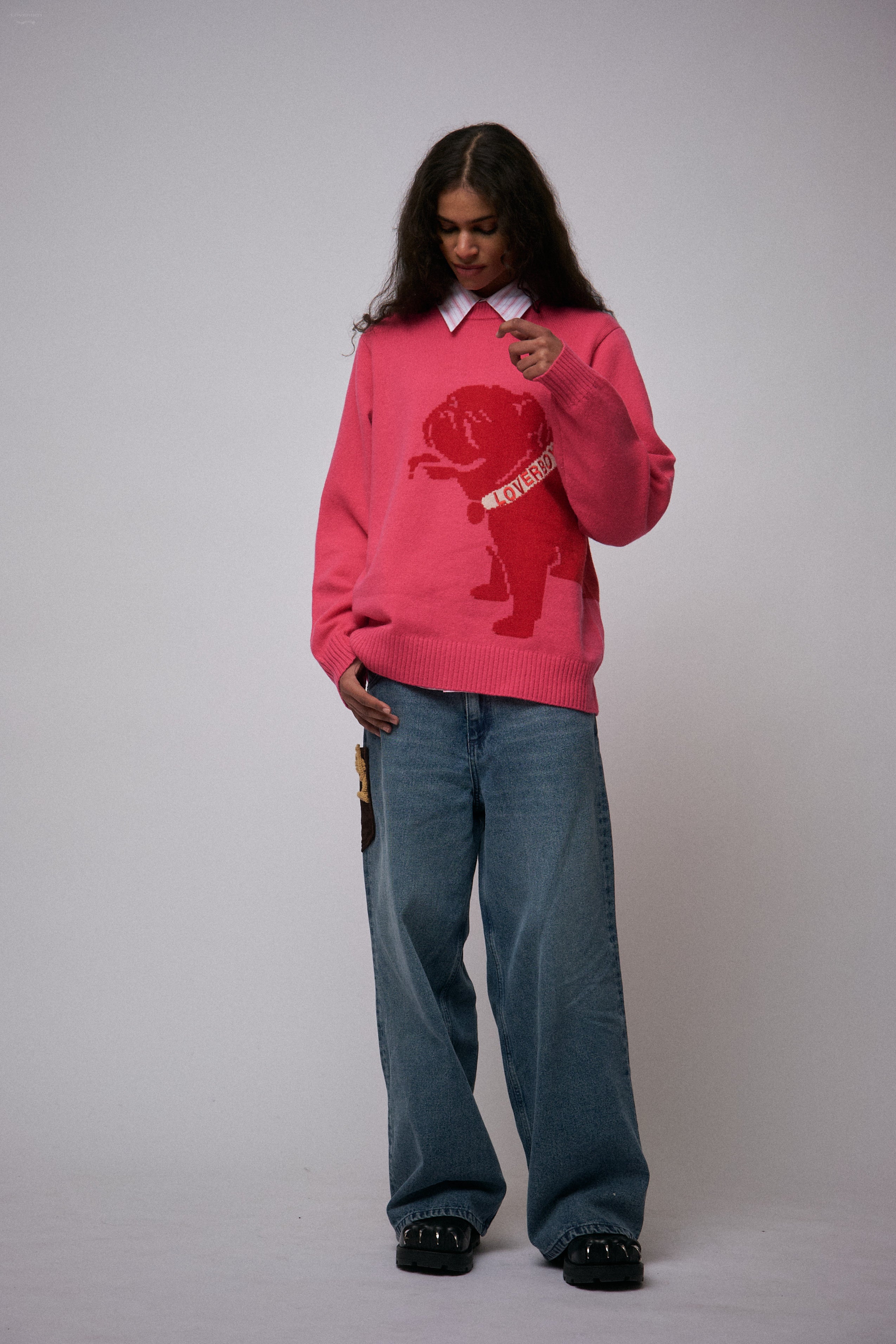 GRAPHIC SWEATER in PINK RED BULLDOG - Image 4
