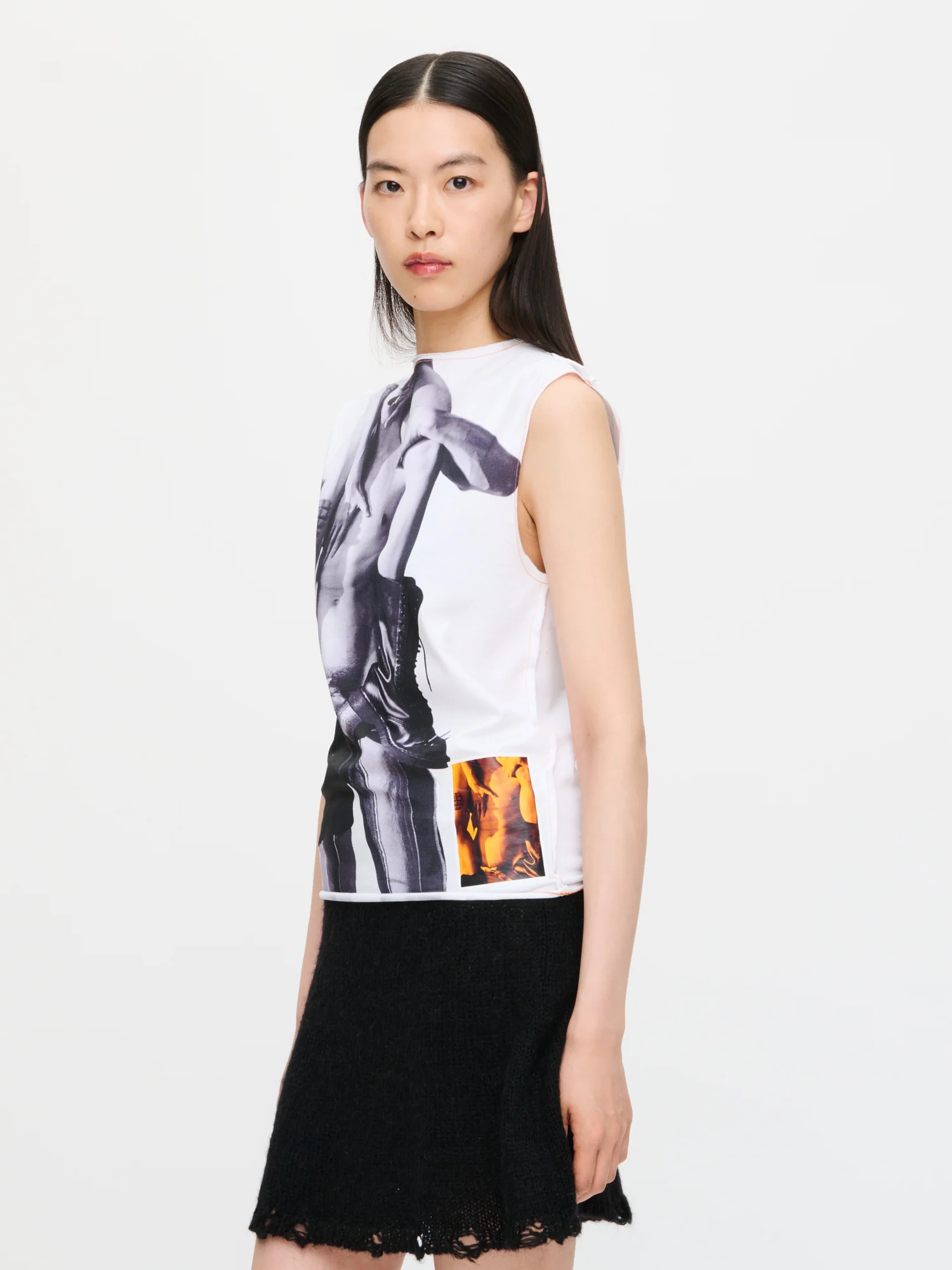 GRAPHIC TANK TOP in WHITE - Image 2