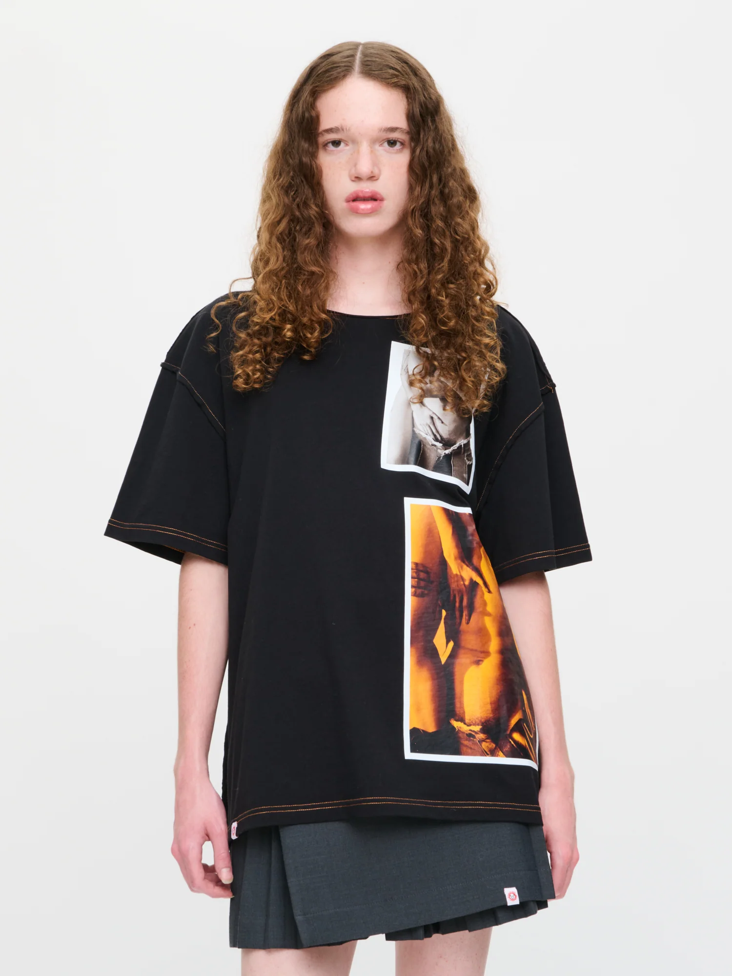 GRAPHIC TEE in BLACK - Image 4