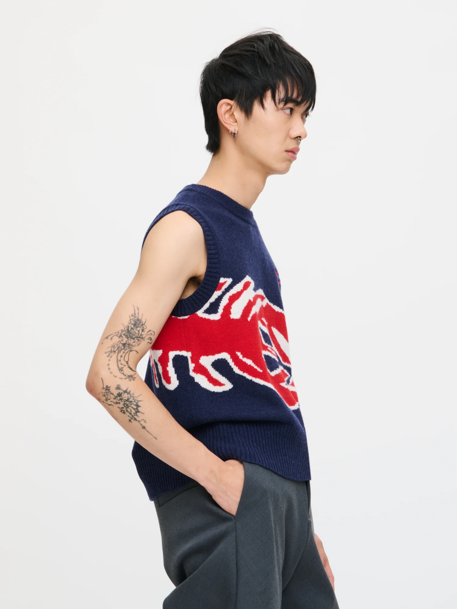 GRAPHIC VEST in NAVY RED - Image 2