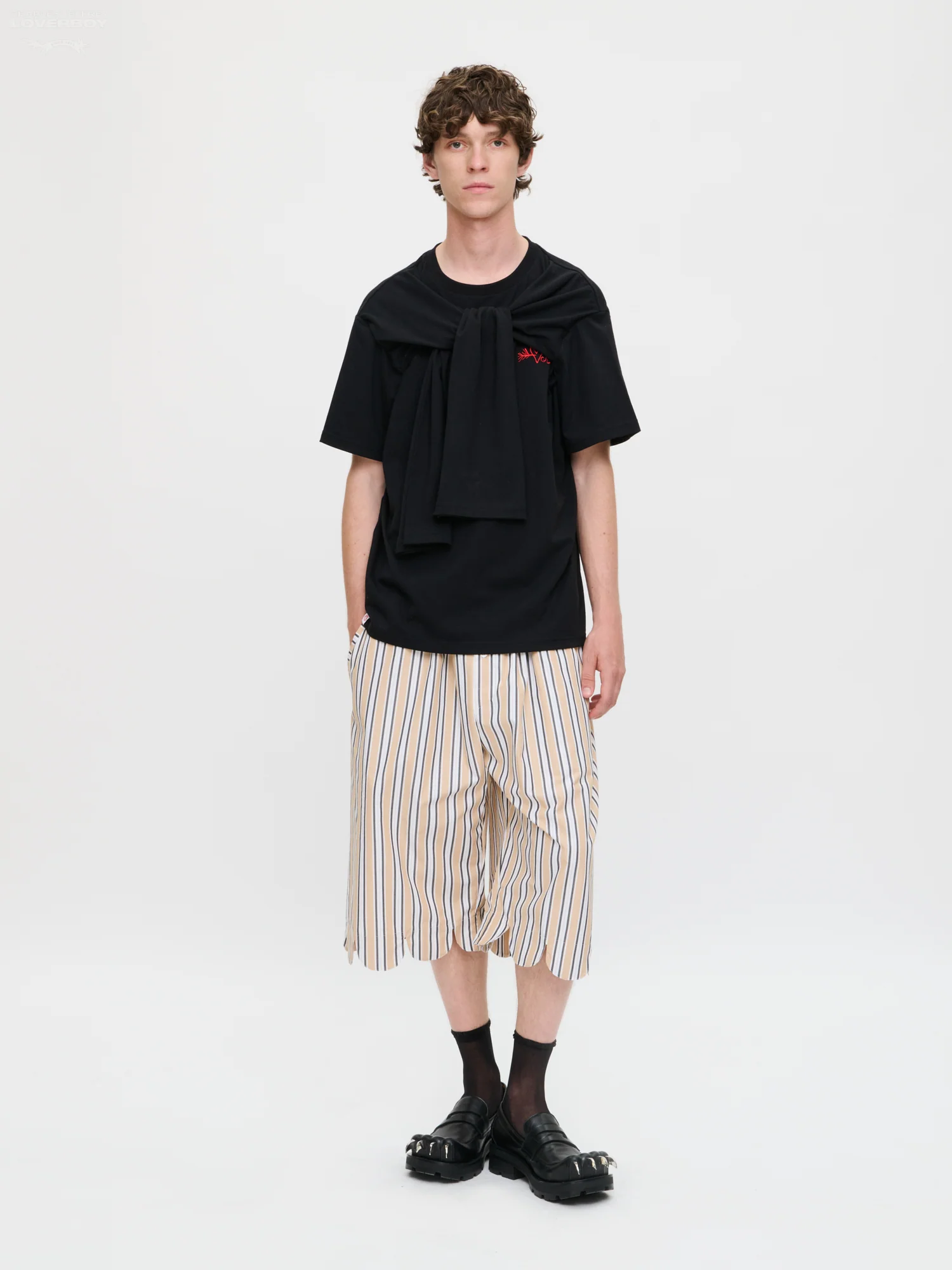 HOLD ME TEE in BLACK - Image 4