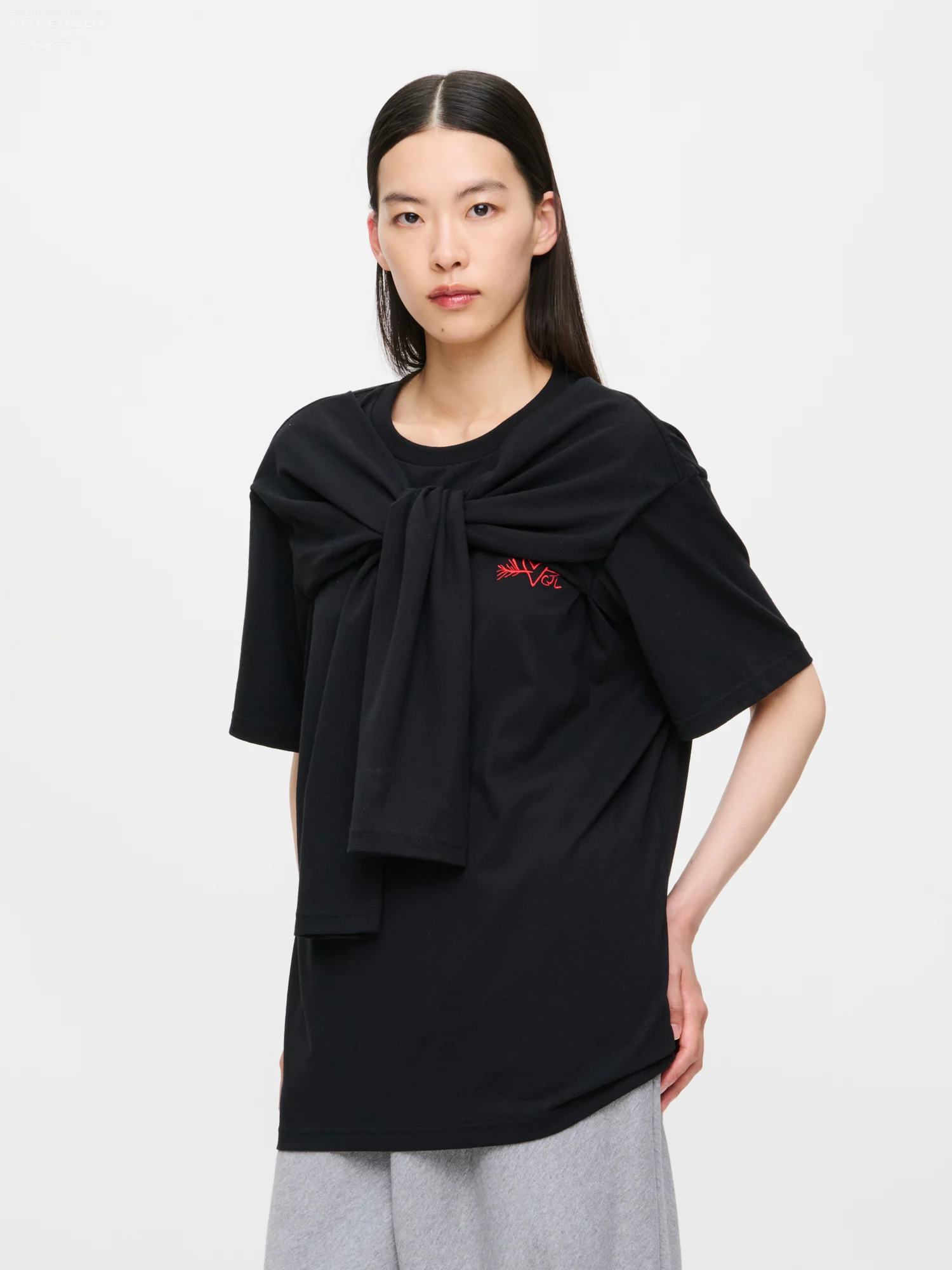 HOLD ME TEE in BLACK - Image 5