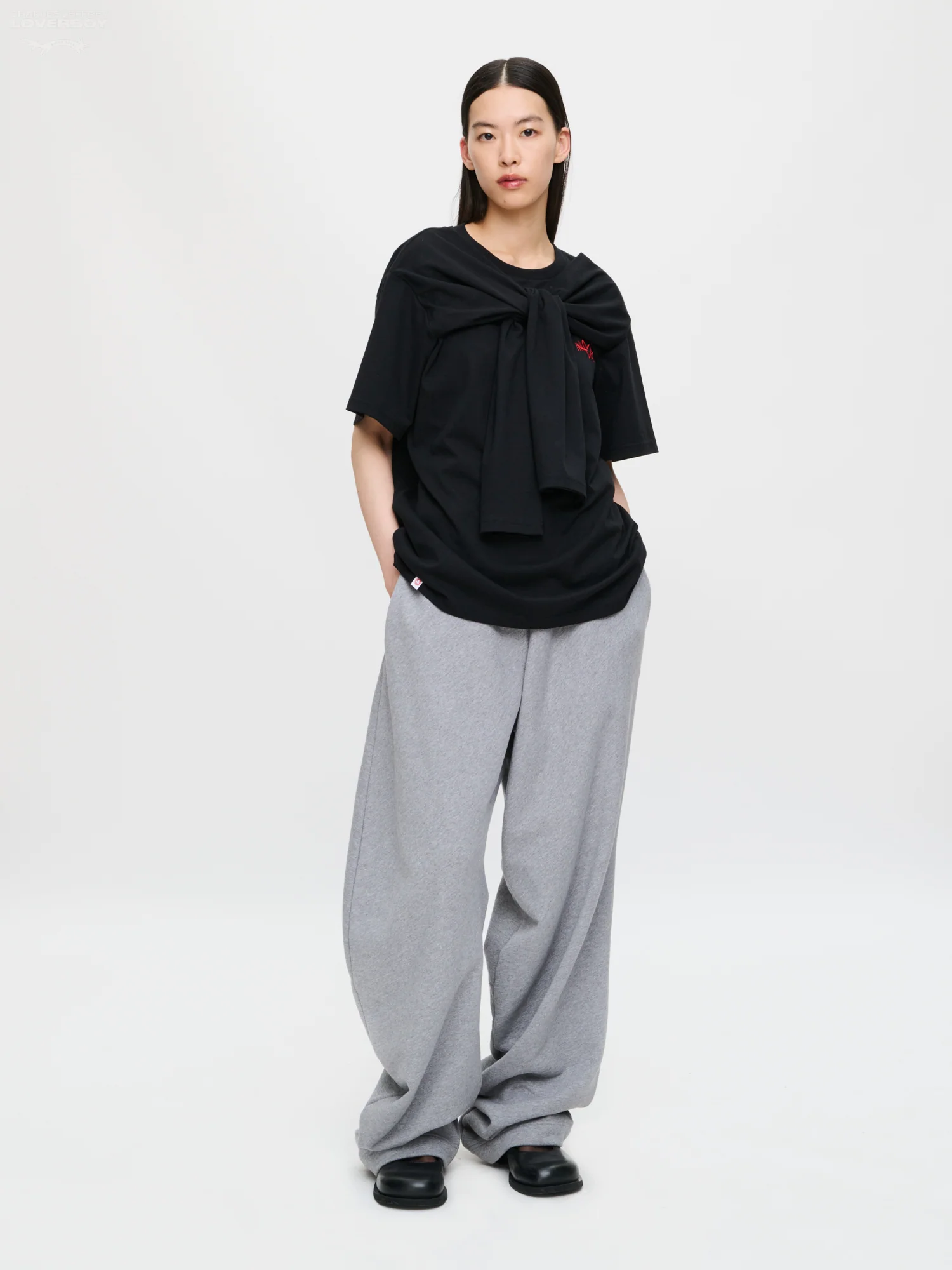HOLD ME TEE in BLACK - Image 7