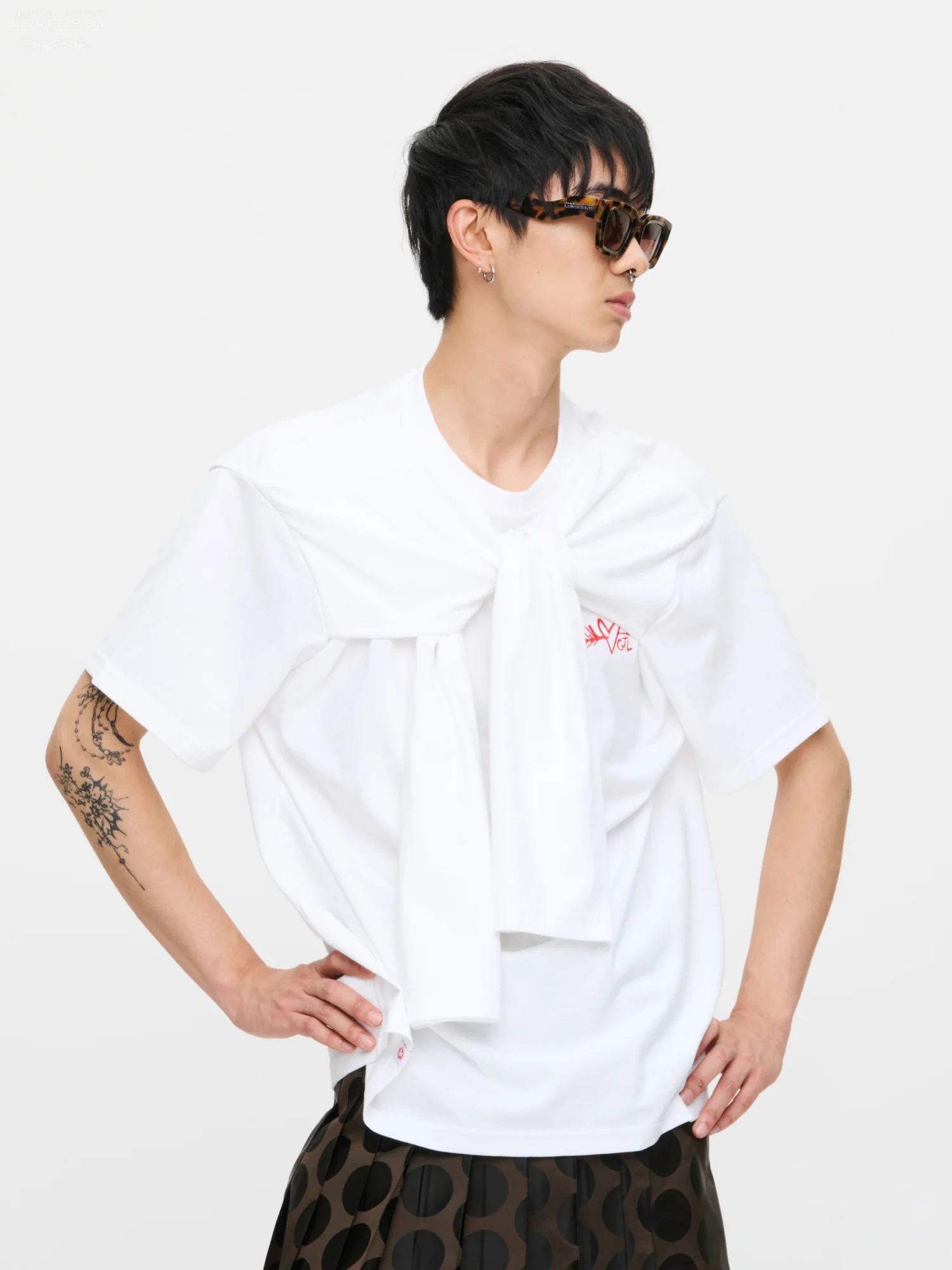 HOLD ME TEE in WHITE - Image 4