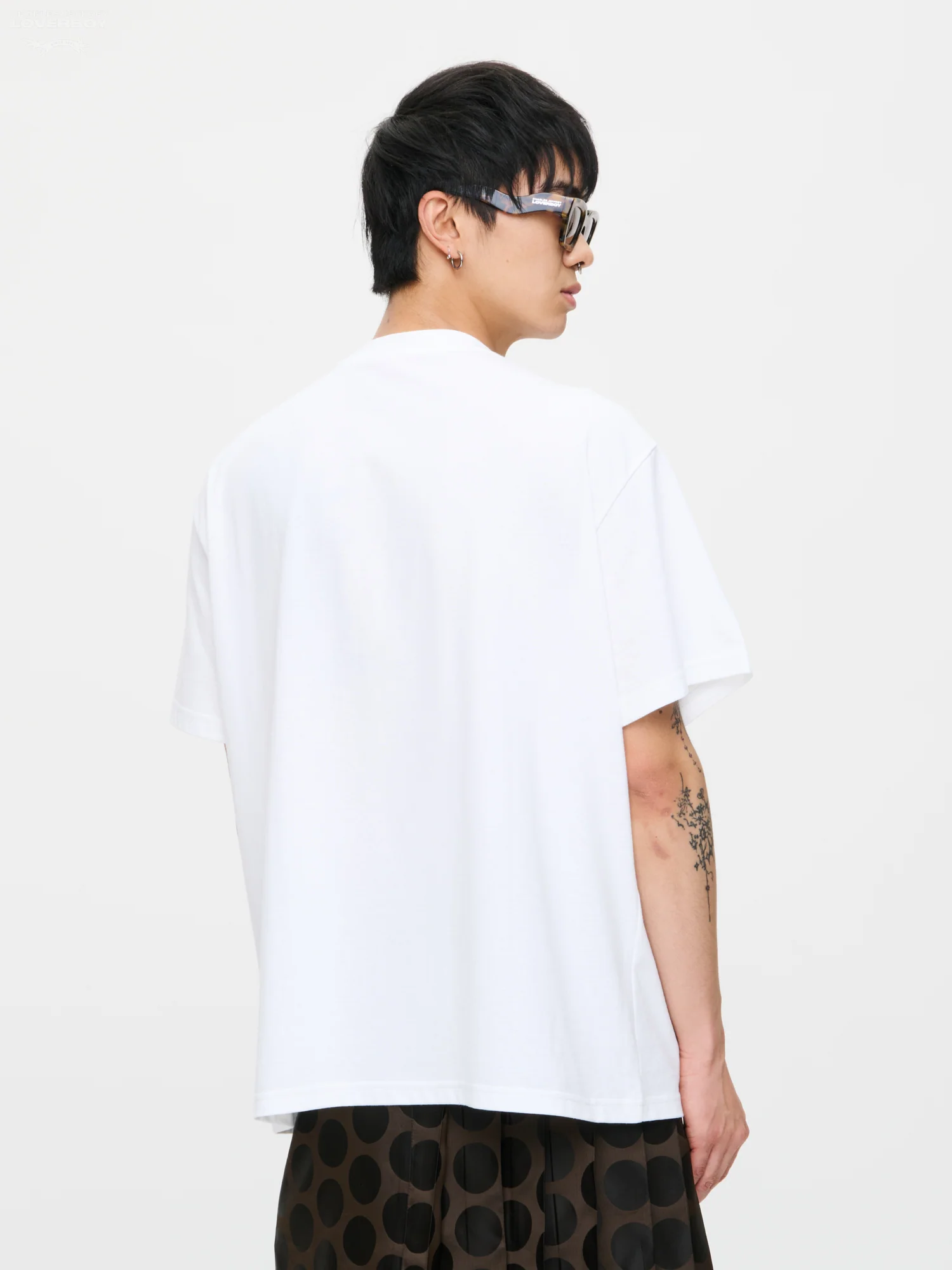 HOLD ME TEE in WHITE - Image 5