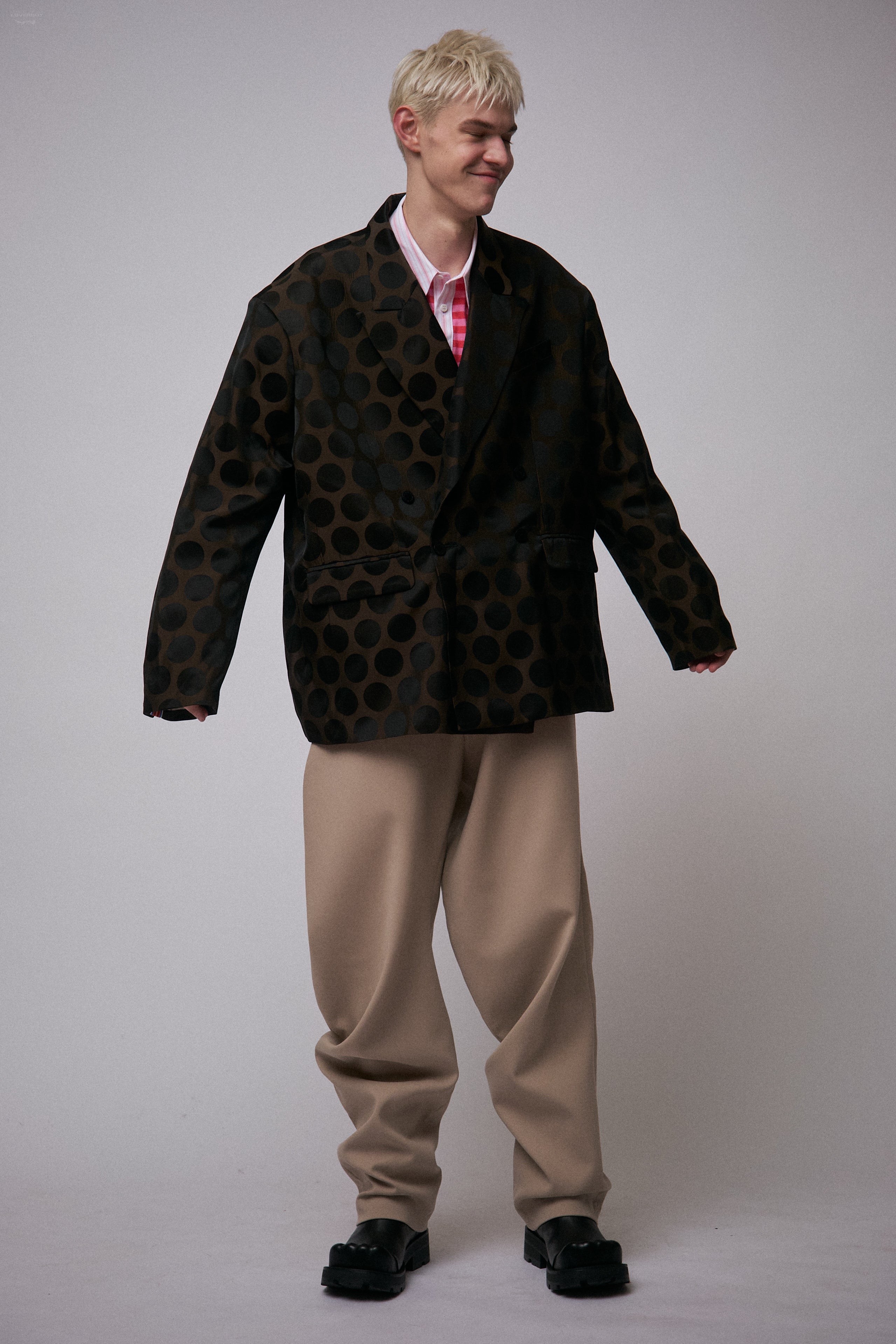 OVERSIZED EDINBURGH JACKET in BROWN POLKA DOT - Image 4