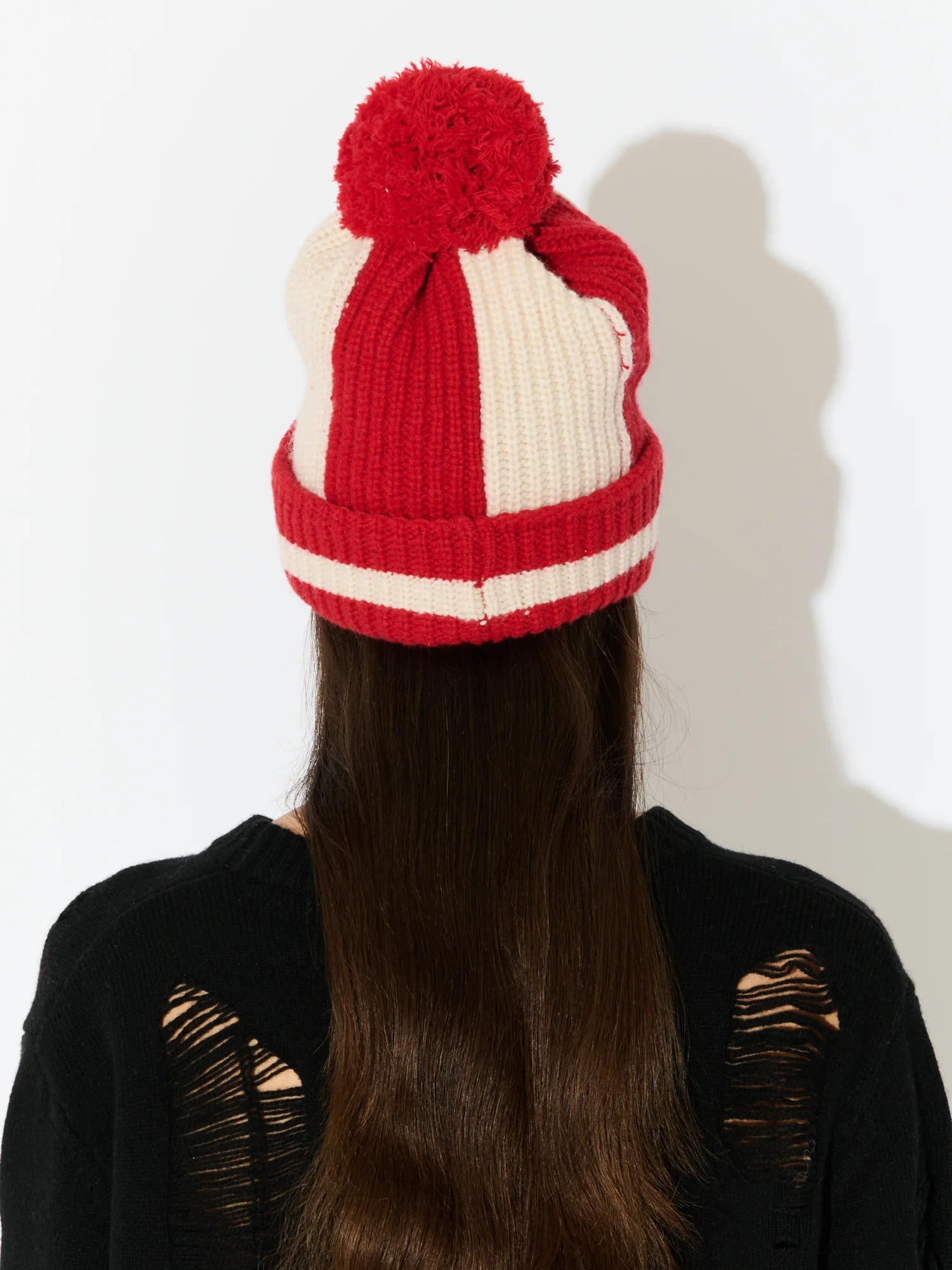 POMPOM BEANIE in RED ECRU - Image 4