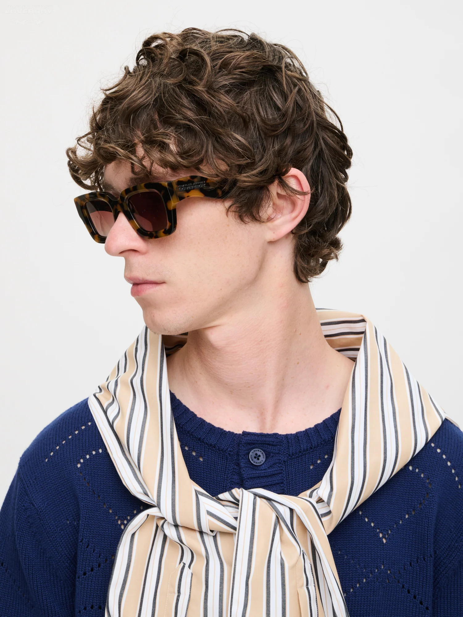 TOPSY TURVY SUNGLASSES in BROWN TORTOISE SHELL - Image 4
