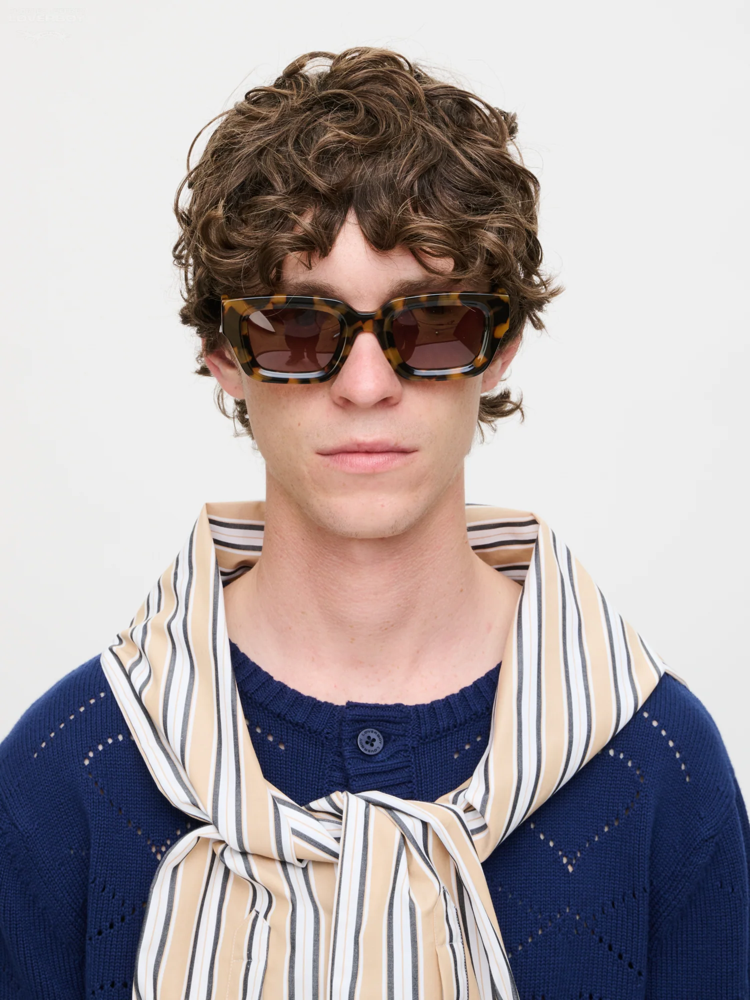 TOPSY TURVY SUNGLASSES in BROWN TORTOISE SHELL - Image 5