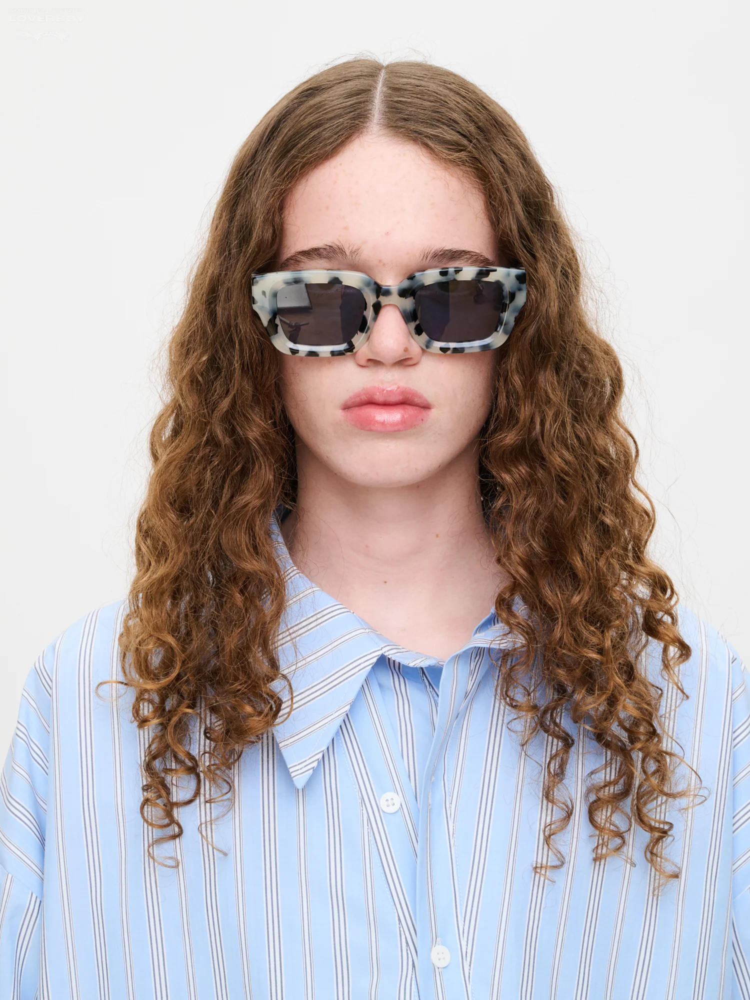 TOPSY TURVY SUNGLASSES in GREY TORTOISE SHELL - Image 4