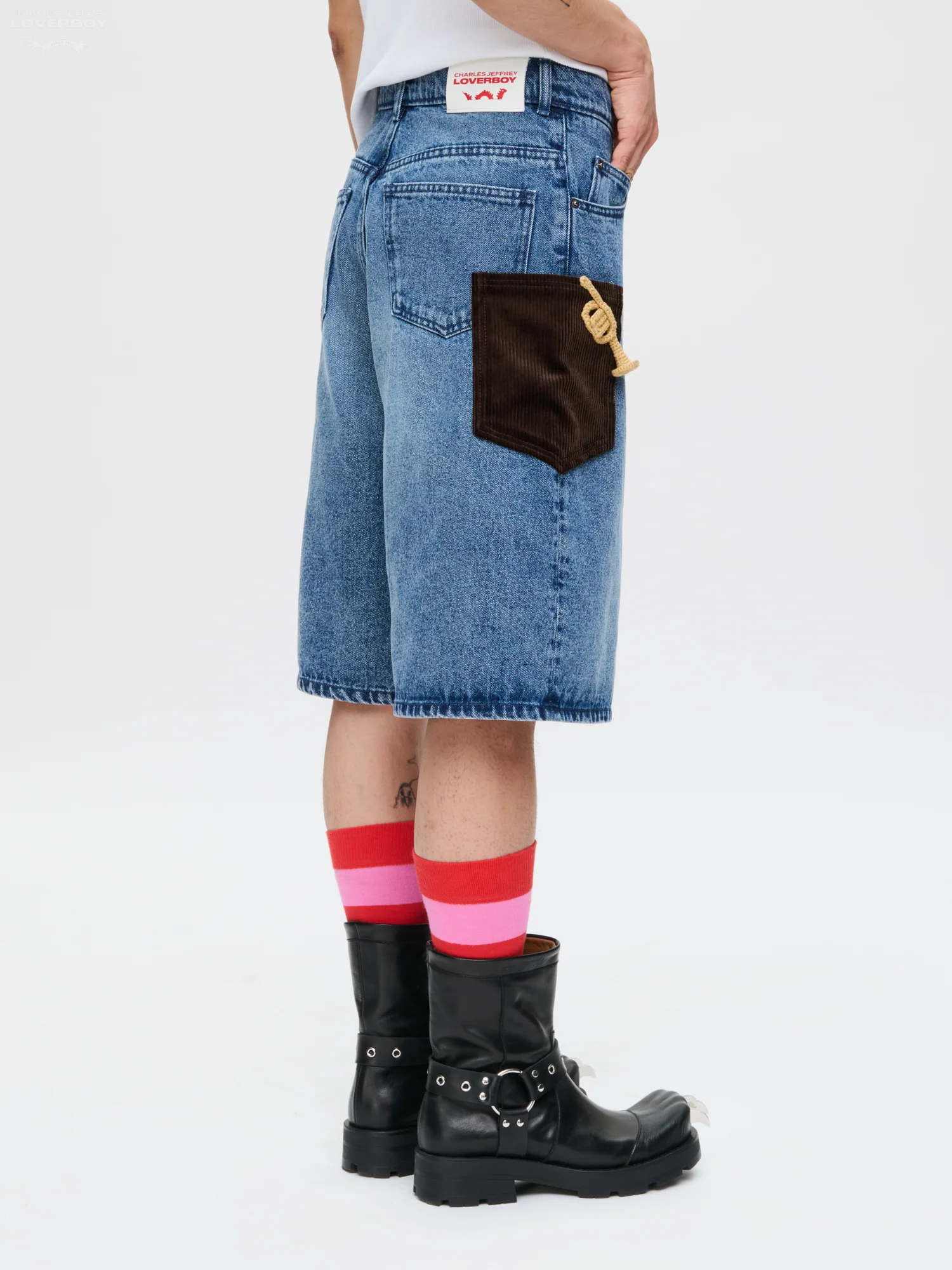 WIDE DENIM SHORTS WITH CROCHET TRUMPET in WASHED DENIM - Image 3